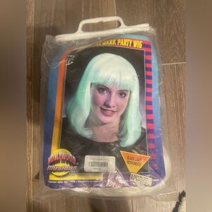 1999 Hollywood illusions Glow in the Dark party wig. NWT black light responsive